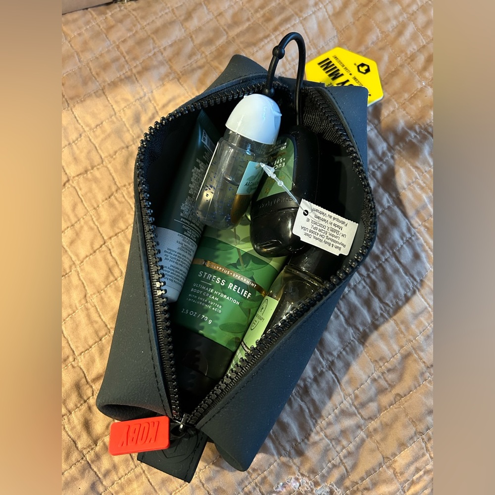 Men’s Body Care Set w/Toiletry & Gift Bag - Picture 6 of 6